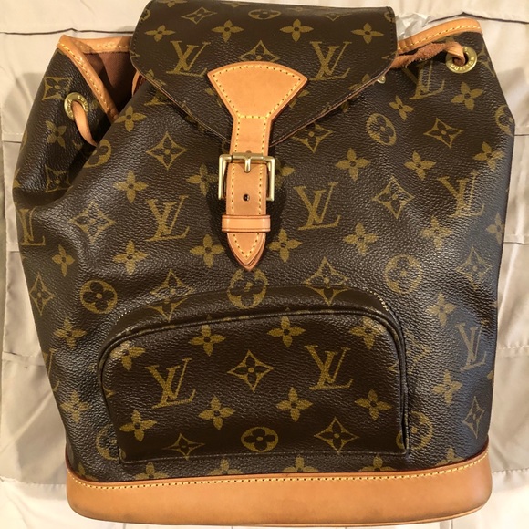 Auth. Like New Louis Vuitton GM backpack - Picture 3 of 11